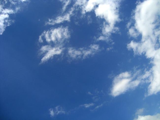 蓝色天空云朵高清图片插图